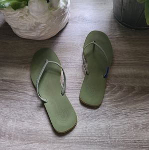 Rothys Green Flip Flops size 8